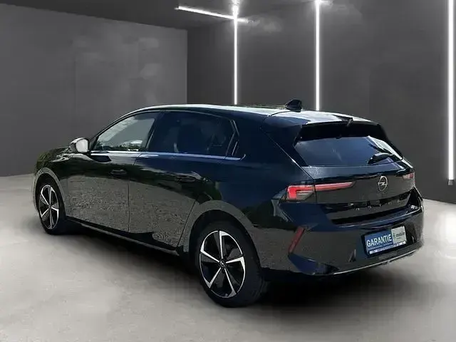 Gebraucht Opel Astra Elegance 131 PS (96 kW) 2023 Schwarz Kleinwagen