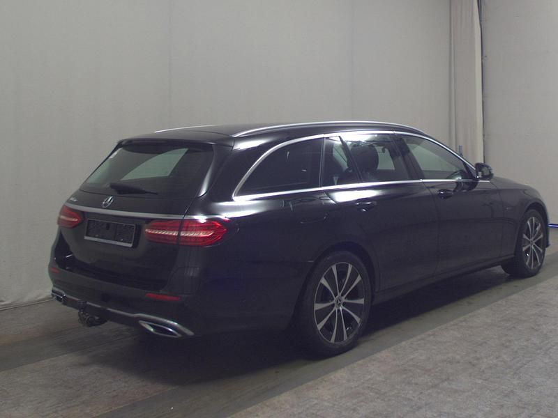 Gebraucht Mercedes E300 Avantgarde 306 PS (225 kW) 2021 Schwarz Kombi