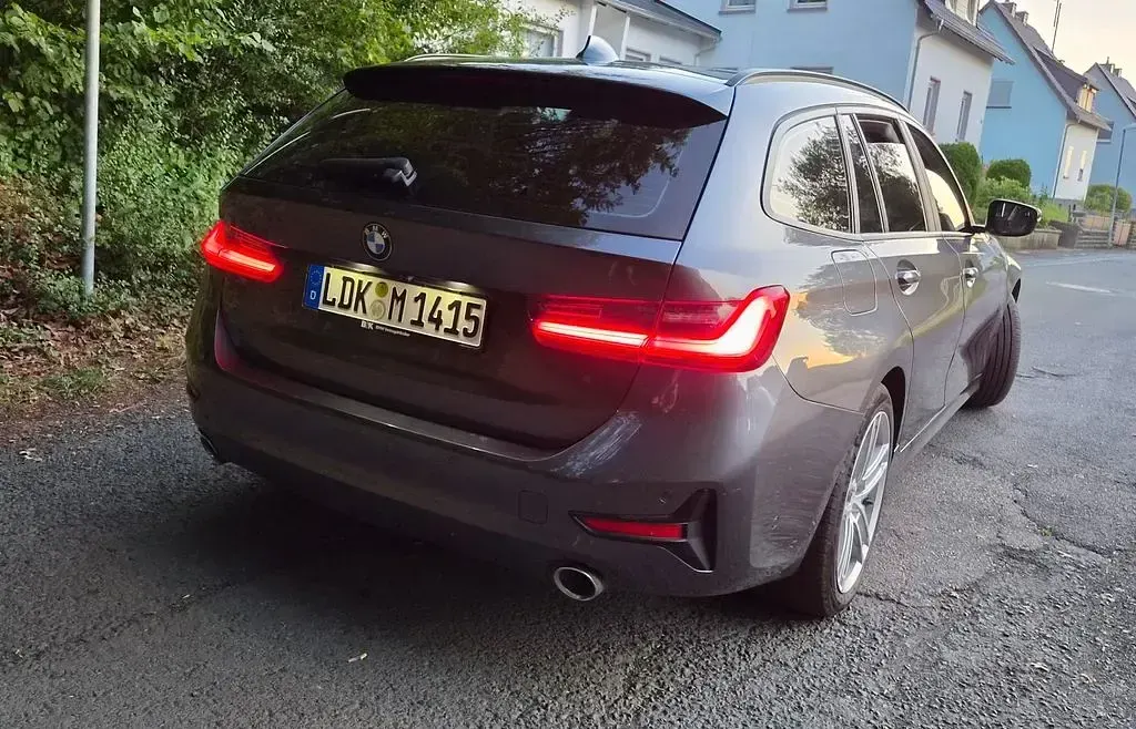 Gebraucht BMW 320 Advantage 190 PS (139 kW) 2019 Grau Kombi