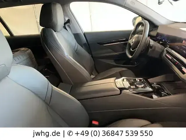 Gebraucht BMW 520 Sport Line 197 PS (144 kW) 2024 Schwarz Kombi