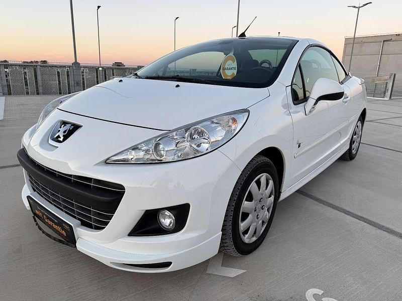 Weiß Gebraucht 2011 Peugeot 207 CC Platinum Cabrio | 5.990 € (Fairer Preis) - Bild 1/4