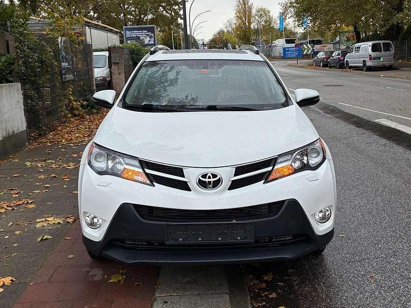Weiß Gebraucht 2015 Toyota RAV4 SUV | 14.000 € - Bild 1/4
