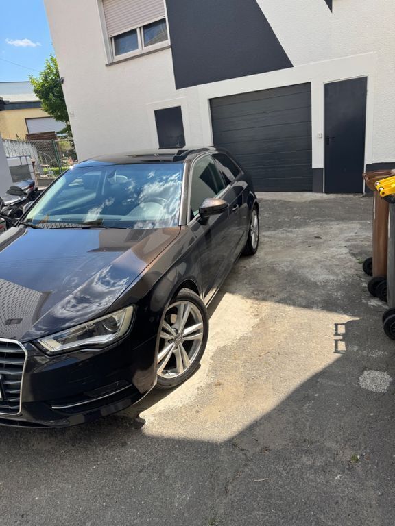 Braun Gebraucht 2015 Audi A3 Ambiente Limousine | 12.499 € (Guter Preis) - Bild 1/4