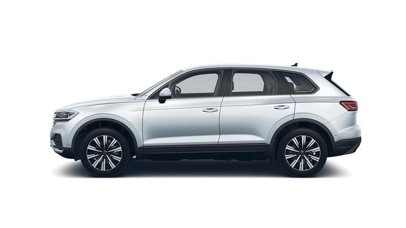 Gebraucht VW Touareg Basis 286 PS (210 kW) 2024 Oyster silver metallic SUV