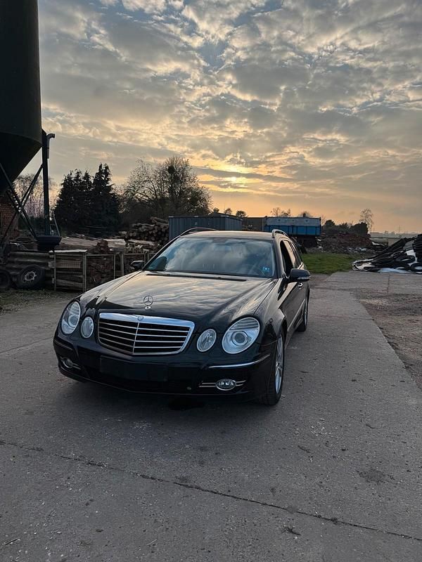 Usata Mercedes E320 221 CV (162 kW) 2007 Nero Station wagon