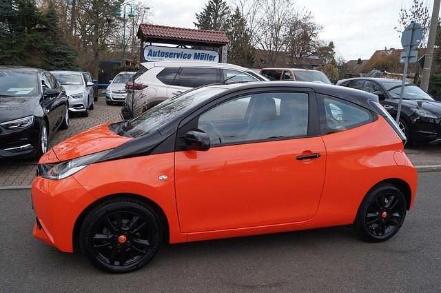 Gebraucht Toyota Aygo 69 PS (50 kW) 2015 Orange Kleinwagen