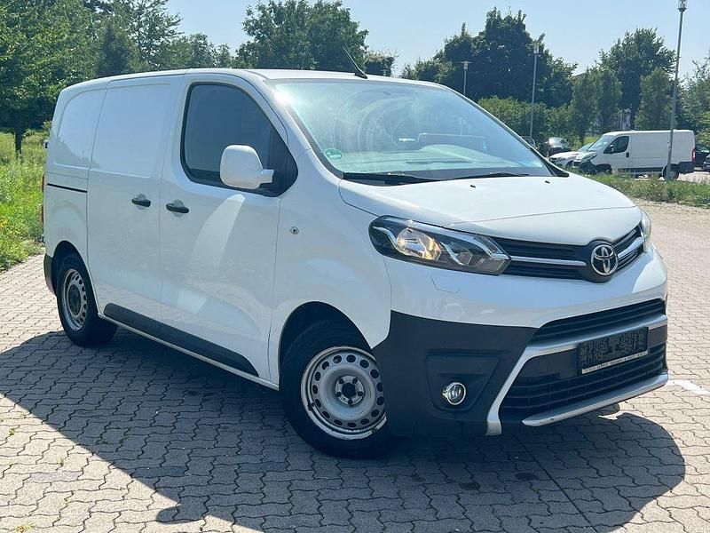 Weiß Gebraucht 2017 Toyota Proace Van | 9.999 € (Teuer) - Bild 1/4