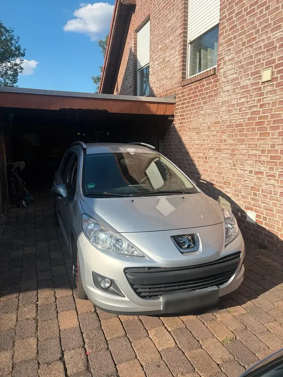 Gebraucht Peugeot 207 95 PS (69 kW) 2011 Grau Kombi