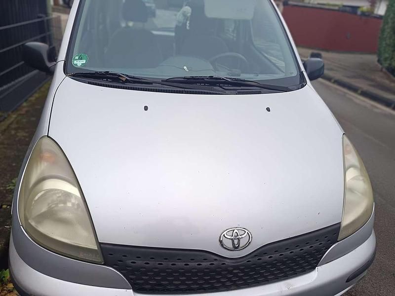 Silber Gebraucht 2002 Toyota Yaris Sol Kombi | 2.399 € (Fairer Preis) - Bild 1/4