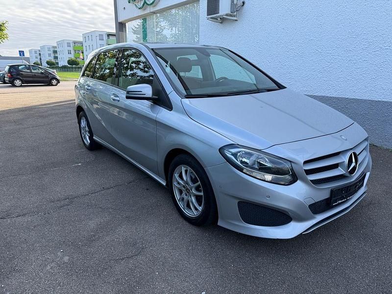 Gebraucht Mercedes B180 122 PS (89 kW) 2017 Silber Van / Kleinbus