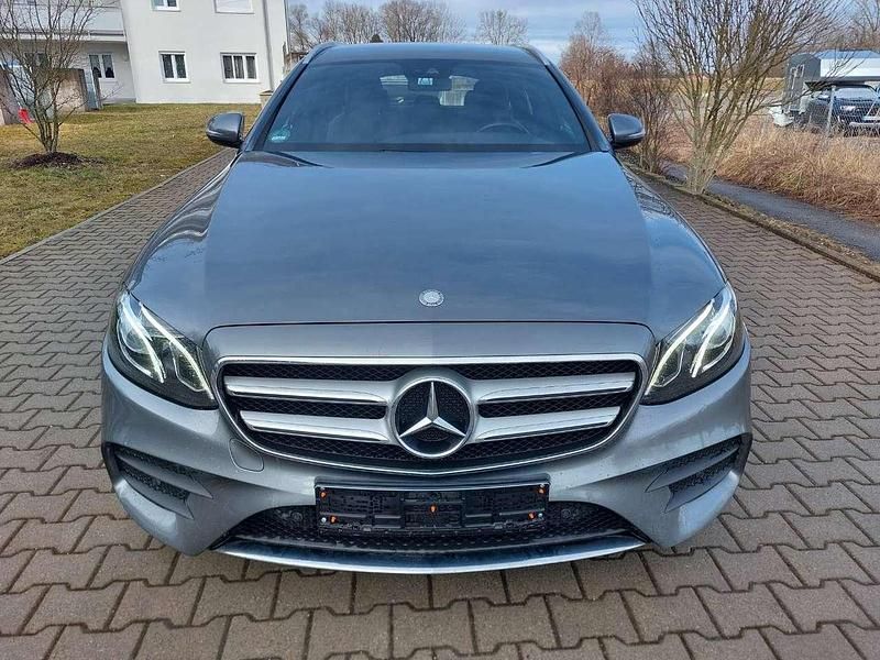 Gebraucht Mercedes E220 AMG line 194 PS (142 kW) 2016 Selenitgrau  metalliclack Kombi
