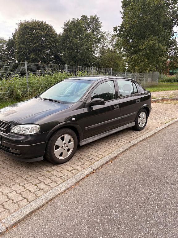 Schwarz Gebraucht 2002 Opel Astra Limousine | 1.050 € (Guter Preis) - Bild 1/4