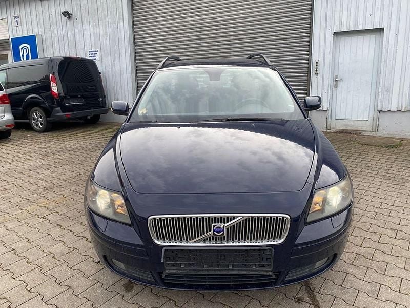 Deep blue solid / solid Gebraucht 2005 Volvo V50 Momentum Kombi | 3.999 € (Superpreis) - Bild 1/4