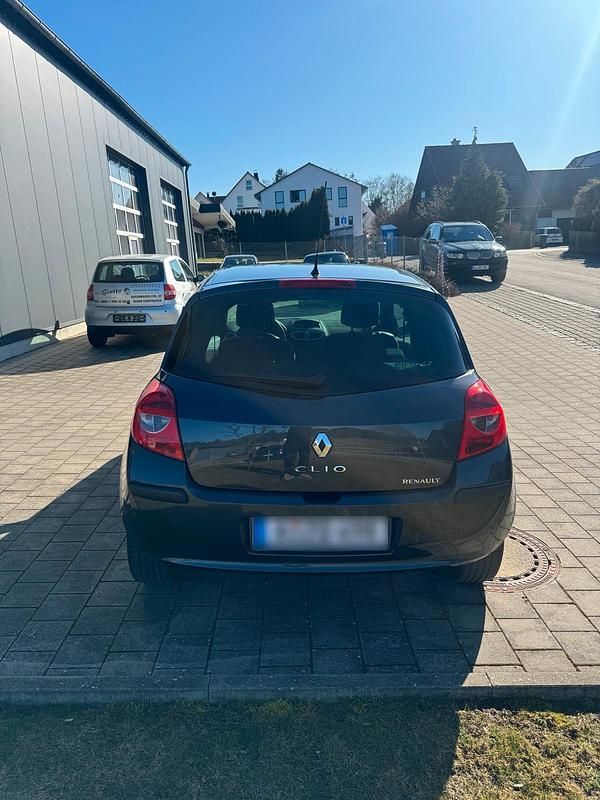 Gebraucht Renault Clio II 104 PS (76 kW) 2007 Grau Kleinwagen