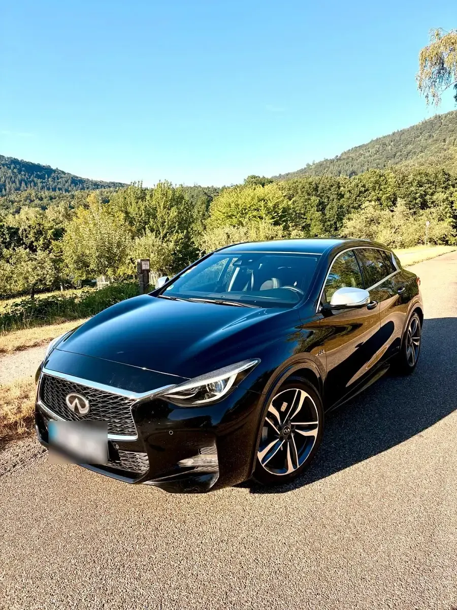 Gebraucht Infiniti Q30 170 PS (125 kW) 2016 Schwarz SUV