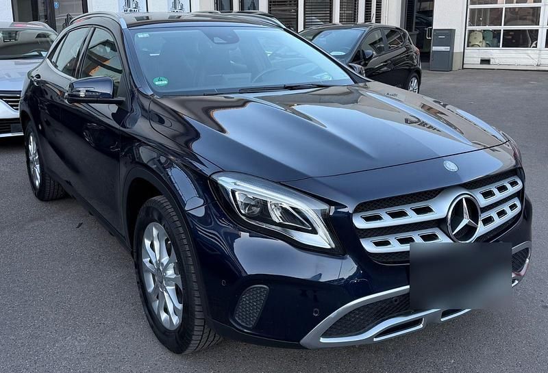Gebraucht Mercedes GLA200 156 PS (114 kW) 2017 Blau SUV