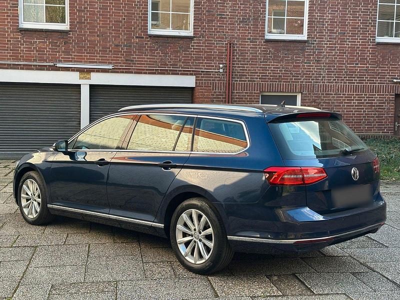 Gebraucht VW Passat 120 PS (88 kW) 2015 Blau Kombi