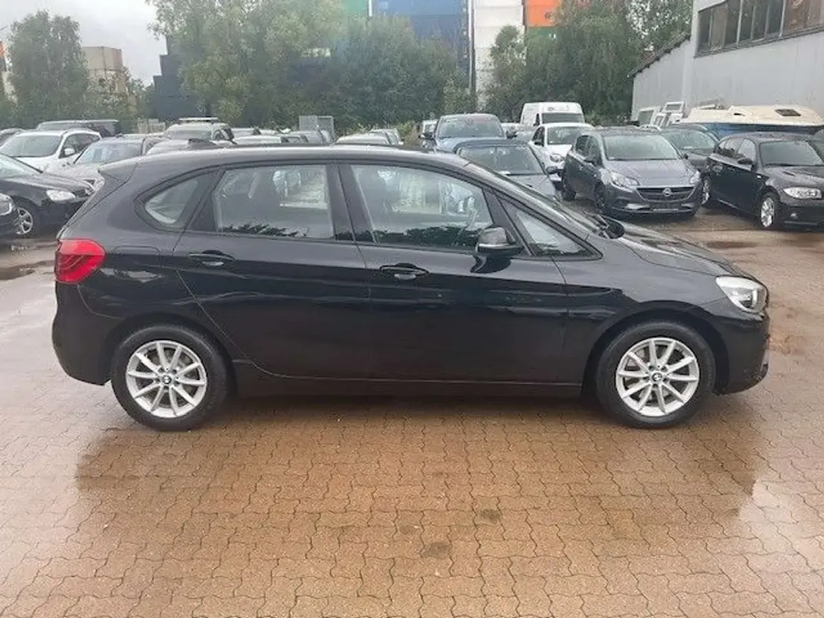 Gebraucht BMW 218 Active Tourer 136 PS (100 kW) 2015 Saphirschwarz Van / Kleinbus