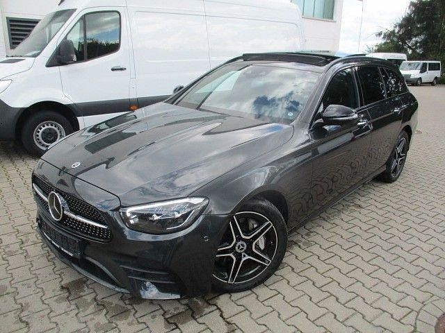Grau Gebraucht 2022 Mercedes E300 AMG Limousine | 44.450 € (Teuer) - Bild 1/4