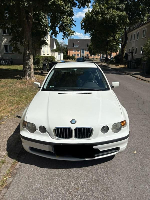 Weiß Gebraucht 2002 BMW 316 Compact Kleinwagen | 850 € (Superpreis) - Bild 1/4