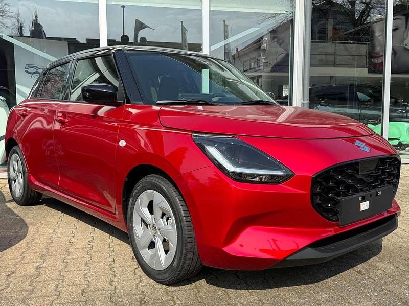 Neu Suzuki Swift Comfort 83 PS (61 kW) 2025 Burning red pearl metallic/su Kleinwagen