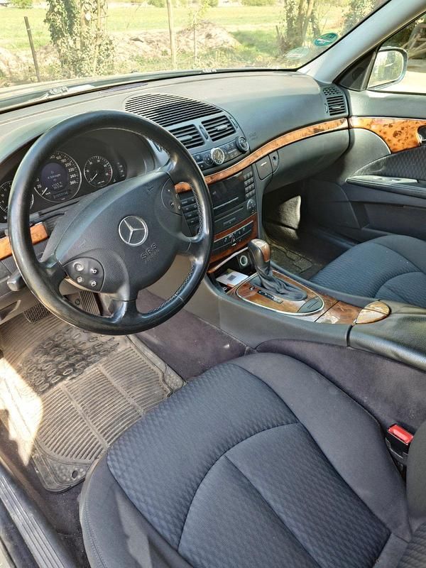 Gebraucht Mercedes E220 150 PS (110 kW) 2003 Blau Limousine