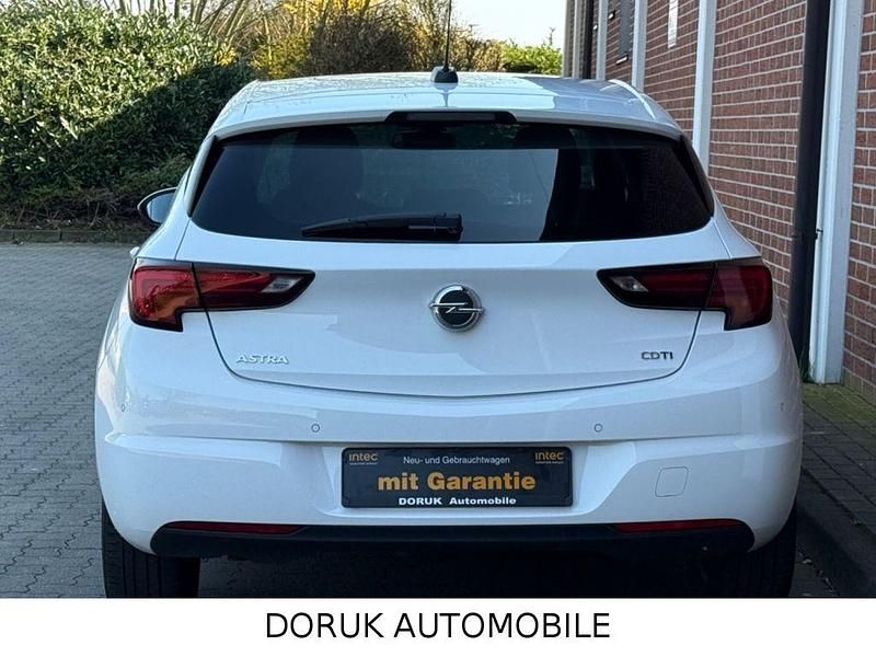 Gebraucht Opel Astra Dynamic 110 PS (80 kW) 2015 Weiß Limousine