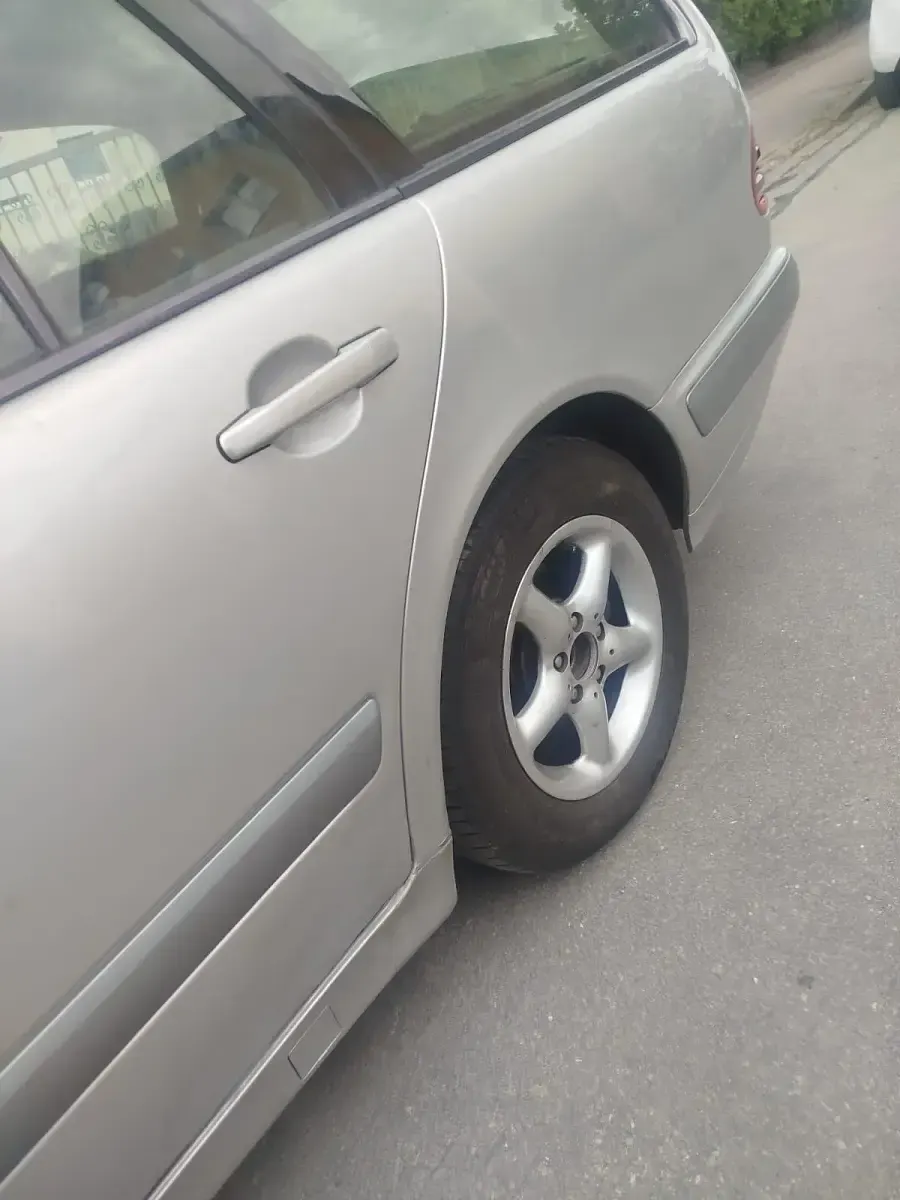 Używany Mercedes E220 143 KM (105 kW) 2002 Szary Kombi