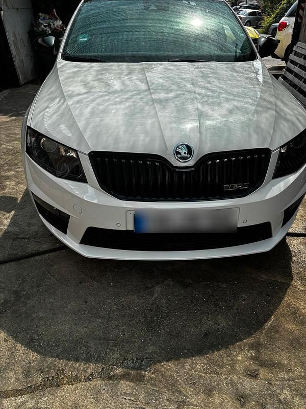 Weiß Gebraucht 2015 Skoda Octavia vRS Kombi | 15.250 € (Fairer Preis) - Bild 1/4