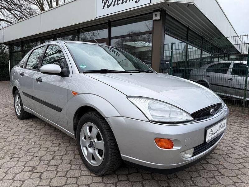 Gebraucht Ford Focus Ghia 116 PS (85 kW) 1999 Silber Limousine