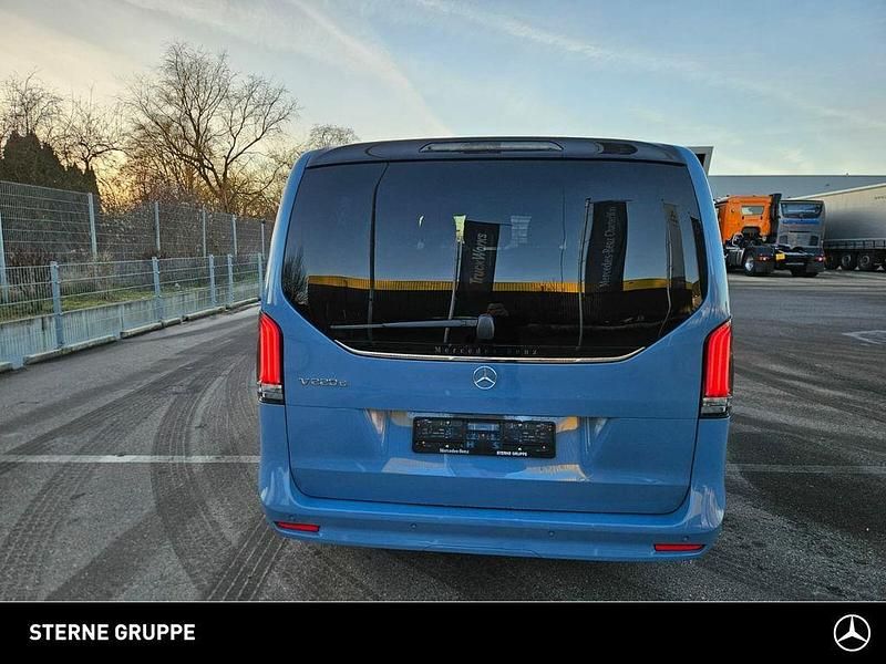 Gebraucht Mercedes V220 Style 163 PS (119 kW) 2025 Vintageblau Van / Kleinbus