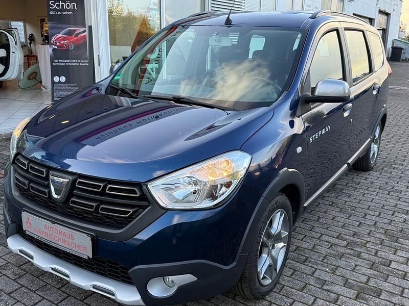 Blau Gebraucht 2019 Dacia Lodgy Stepway Van / Kleinbus | 13.590 € (Fairer Preis) - Bild 1/4