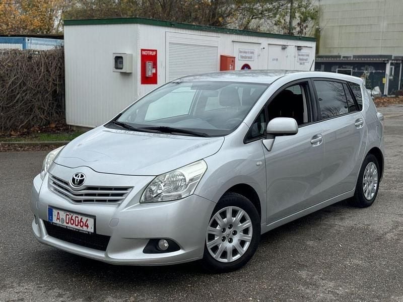 Silber Gebraucht 2009 Toyota Verso Life Van / Kleinbus | 3.990 € (Guter Preis) - Bild 1/4