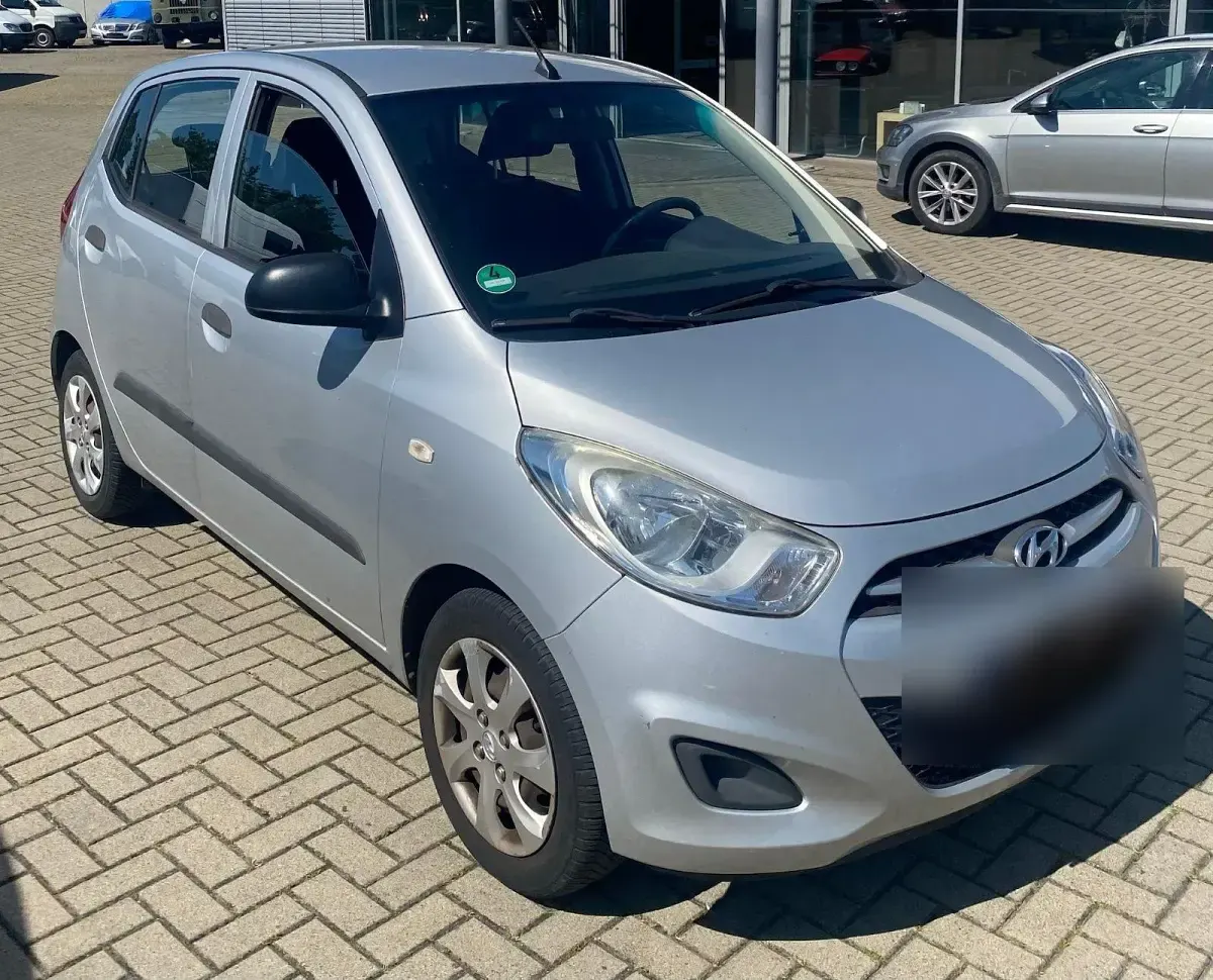 Gebraucht Hyundai i10 69 PS (50 kW) 2011 Weiß Kleinwagen