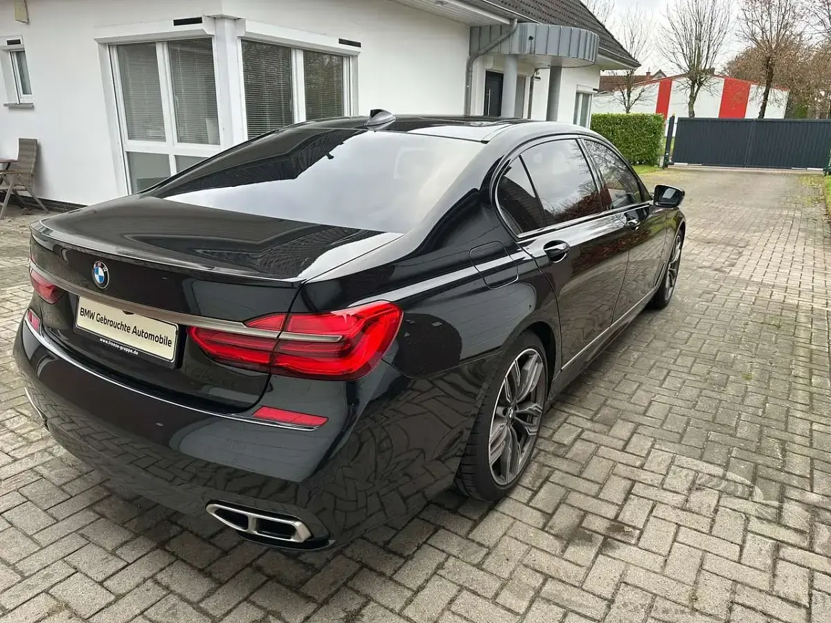 Gebraucht BMW 760 609 PS (447 kW) 2018 Black sapphire metallic Limousine
