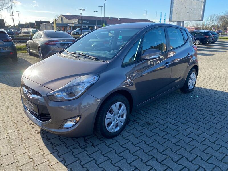 Braun Gebraucht 2013 Hyundai ix20 Edition Kleinwagen | 6.900 € (Fairer Preis) - Bild 1/4