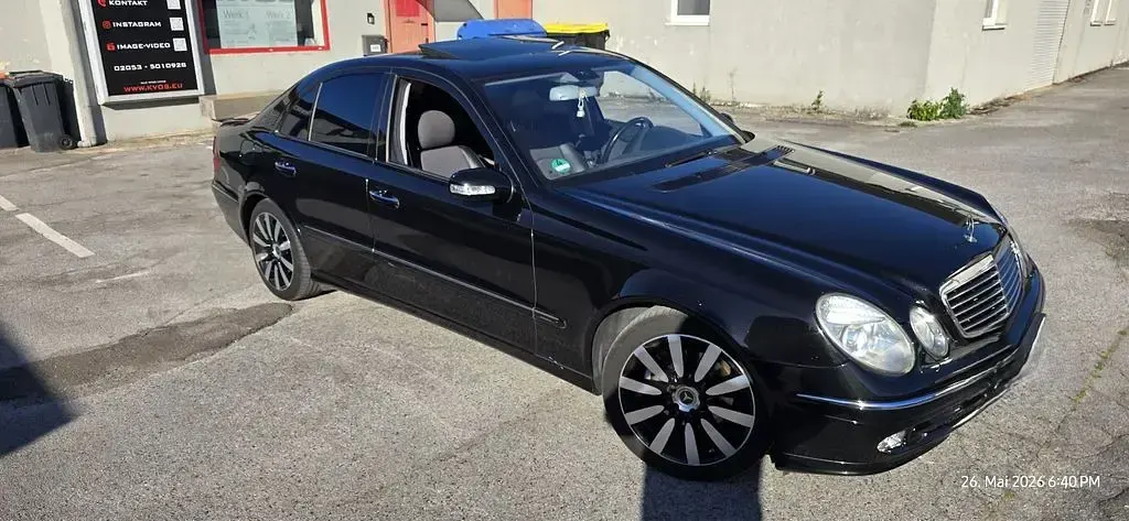 Gebraucht Mercedes E240 Avantgarde 177 PS (130 kW) 2004 Schwarz Limousine