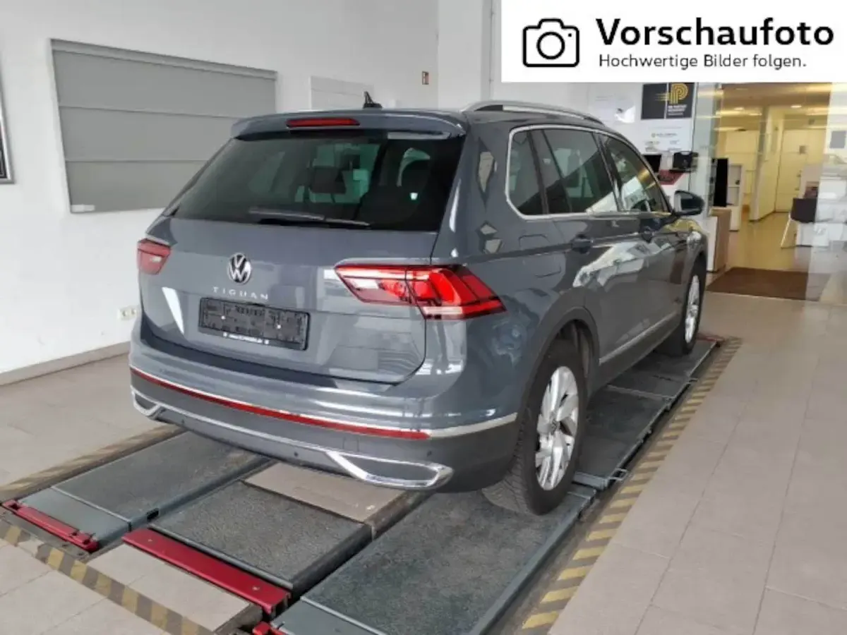 Gebraucht VW Tiguan Elegance 150 PS (110 kW) 2023 Grau SUV