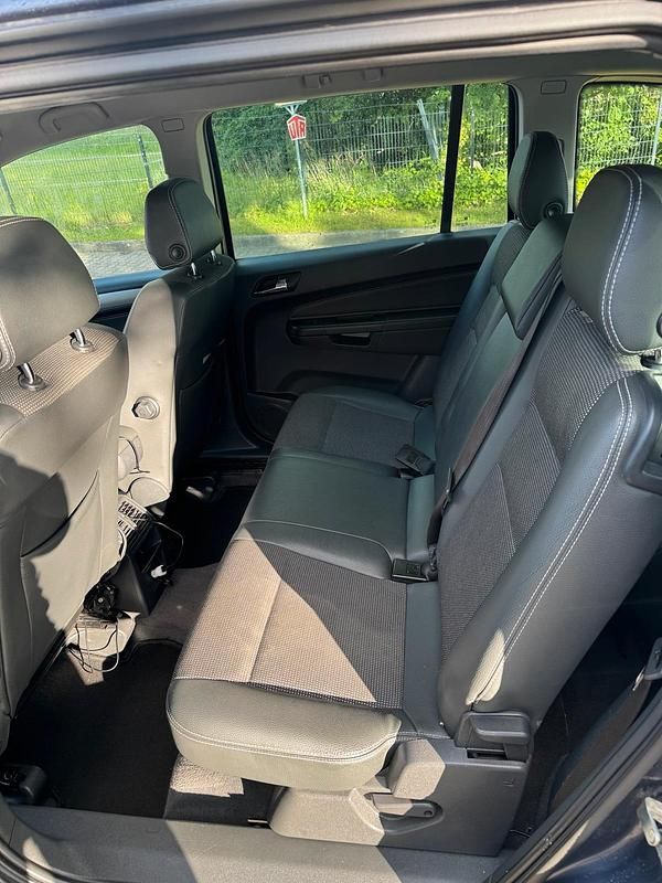 Gebraucht Opel Zafira 140 PS (102 kW) 2010 Van / Kleinbus