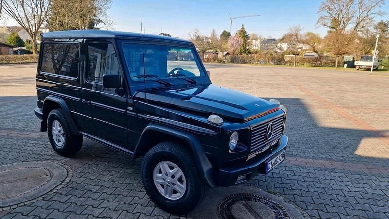 Schwarz Gebraucht 1992 Mercedes G300 SUV | 29.500 € - Bild 1/4