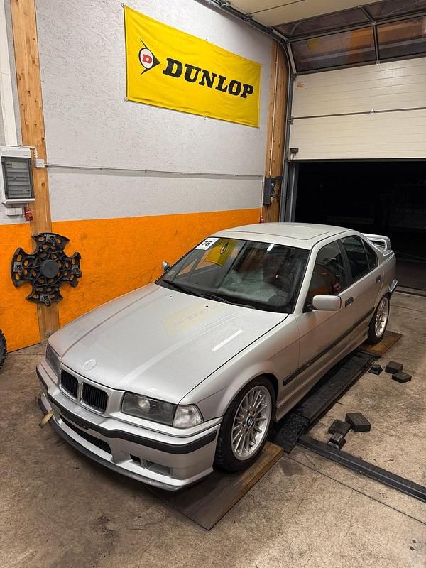 Gebraucht 1991 BMW 328 M Sport Limousine | 10.000 € - Bild 1/4