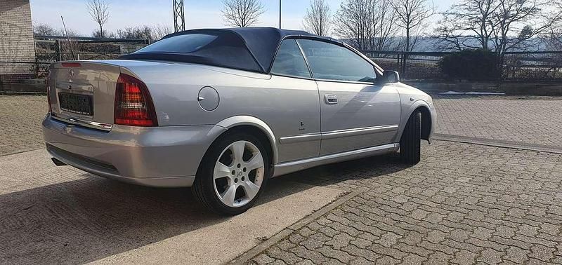 Gebraucht Opel Astra Cabriolet 125 PS (91 kW) 2002 Blau Cabrio