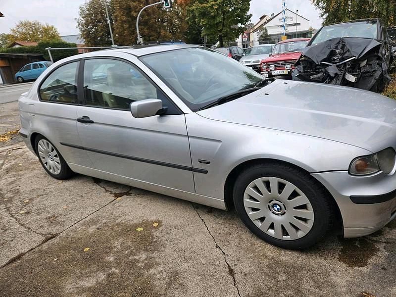 Gebraucht BMW 318 143 PS (105 kW) 2002 Silber Coupé