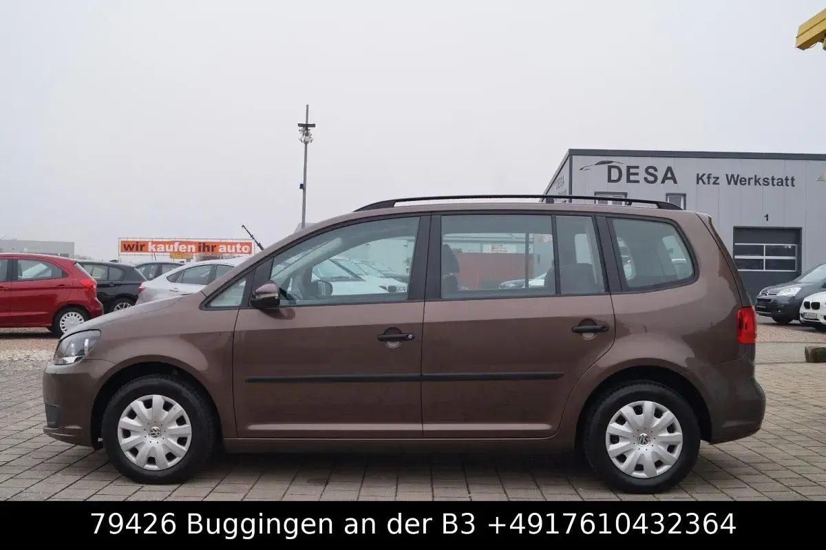 Gebraucht VW Touran Trendline 105 PS (77 kW) 2015 Braun Van / Kleinbus