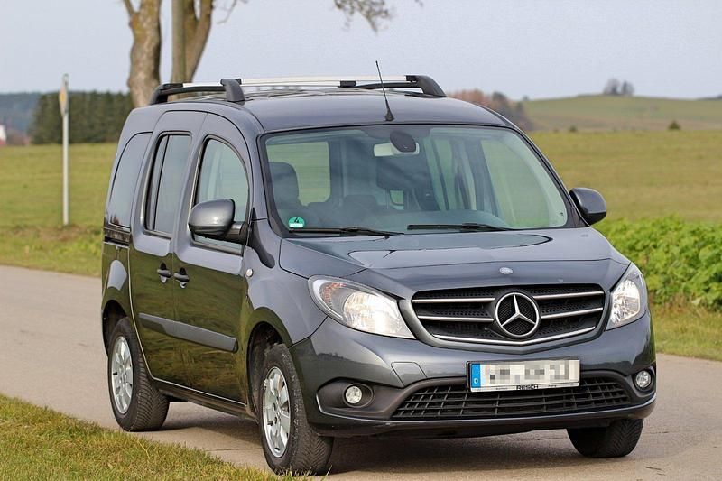 Grau Gebraucht 2019 Mercedes Citan 111 Kombi | 12.950 € (Fairer Preis) - Bild 1/4