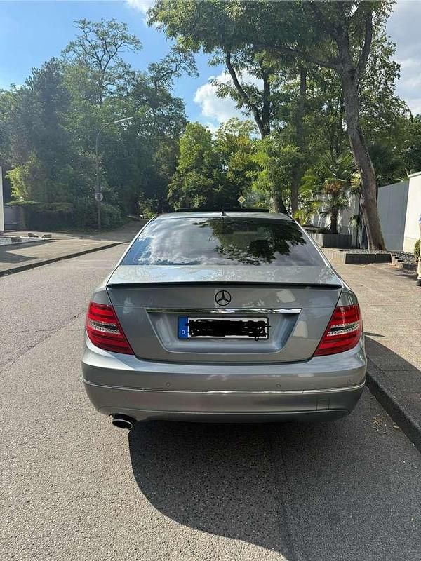 Gebraucht Mercedes C250 204 PS (150 kW) 2011 Grau Limousine