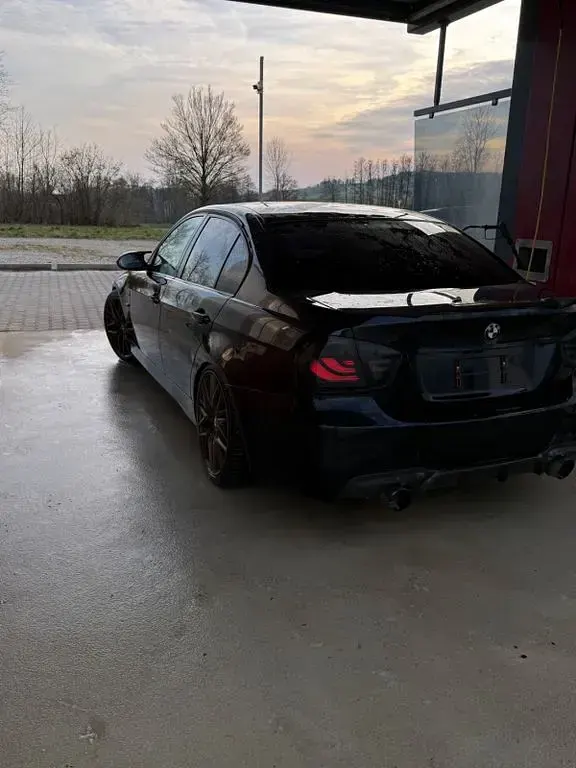 Gebraucht BMW 318 Sport Line 143 PS (105 kW) 2008 Schwarz Limousine