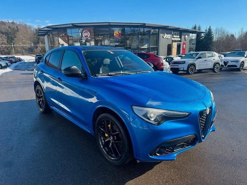 Gebraucht Alfa Romeo Stelvio Veloce 209 PS (153 kW) 2022 Blau SUV