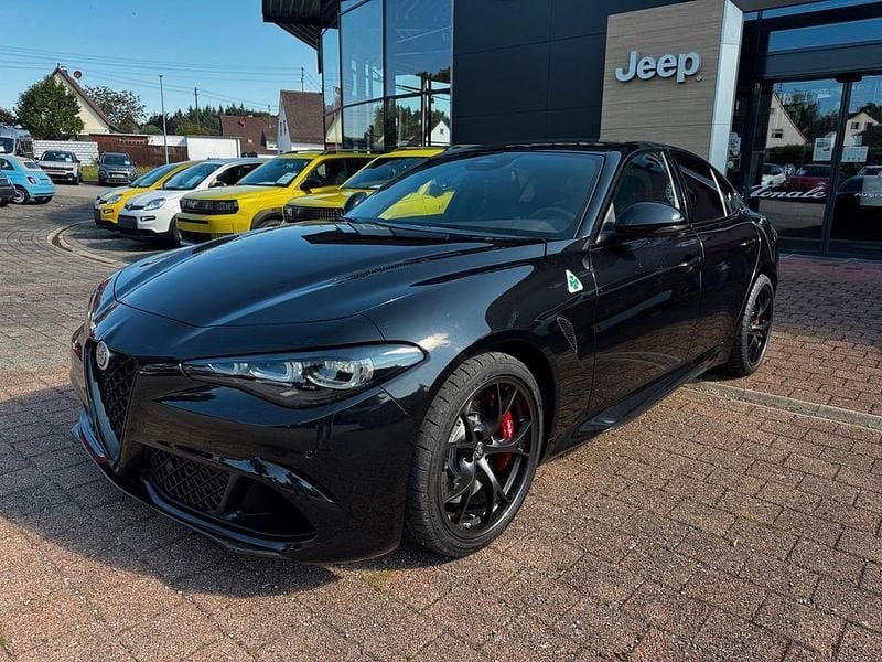 Schwarz Neu 2025 Alfa Romeo Giulia Quadrifoglio Limousine | 78.980 € (Superpreis) - Bild 1/4