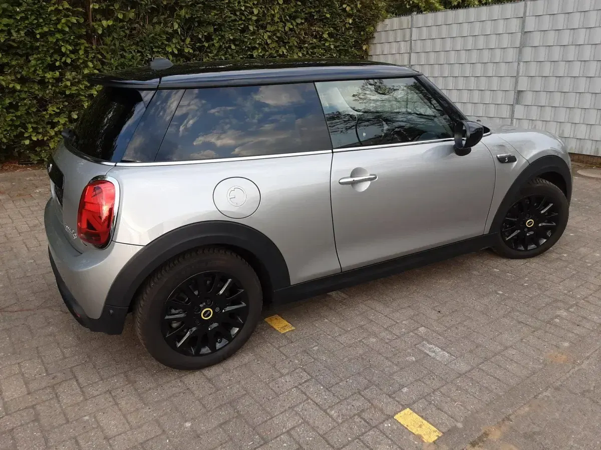 Gebraucht Mini Cooper SE 135 kW (184 PS) 2023 Silber Kleinwagen